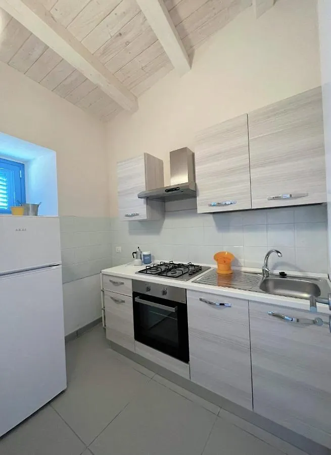 Hotel Rocca dei tramonti Punta Braccetto 2*,